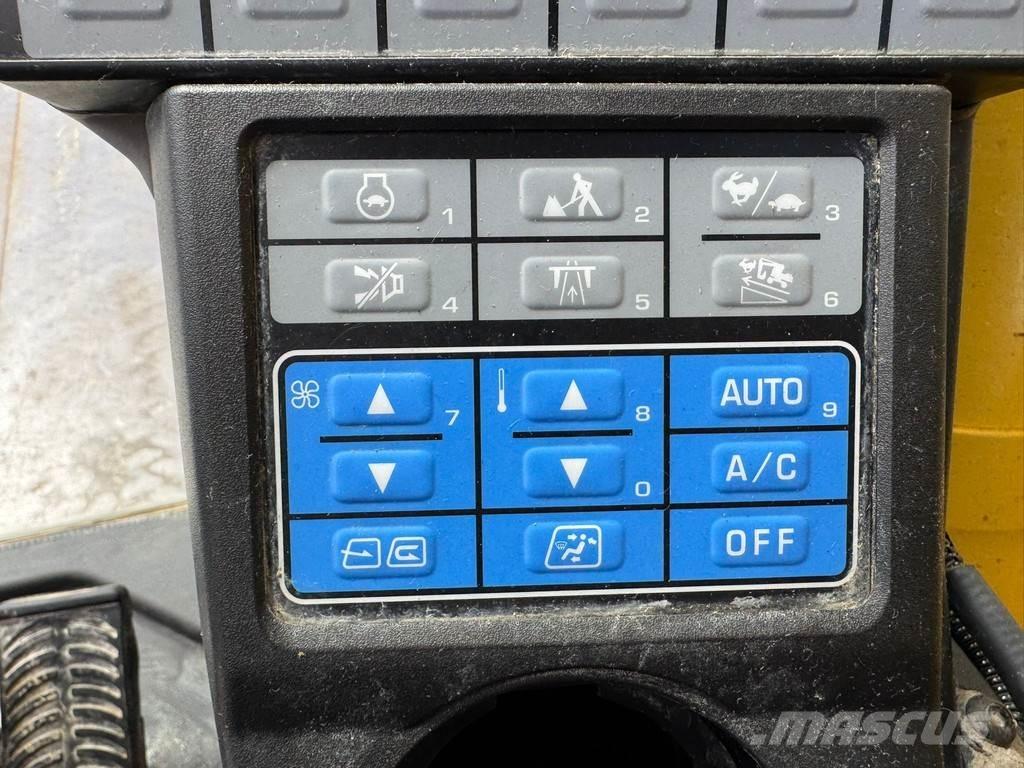 Komatsu PW180-11 Kolová rýpadla