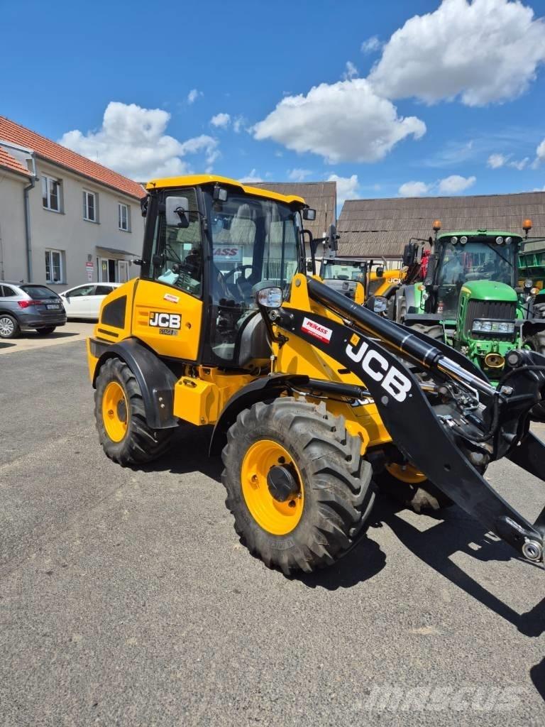 JCB 409 Agri Teleskopické nakladače pro zemědělství
