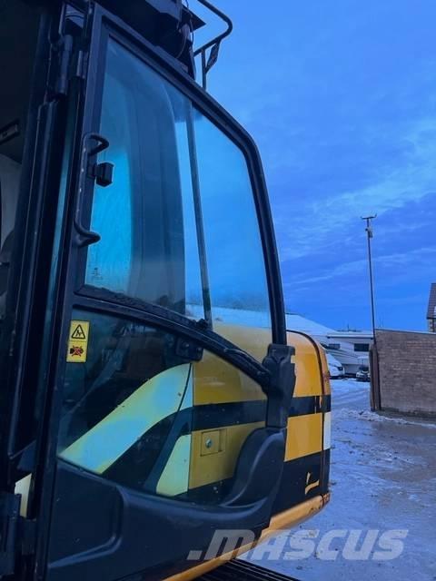 JCB JS 130 Pásová rýpadla