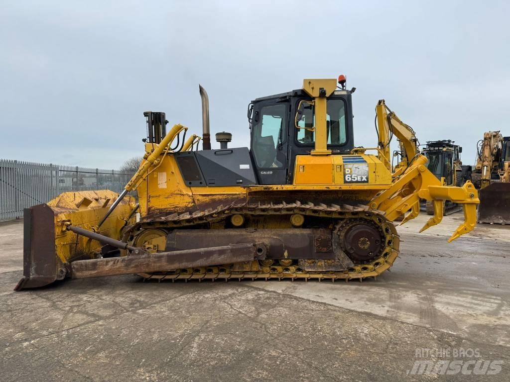 Komatsu D65EX-15 Pásové dozery