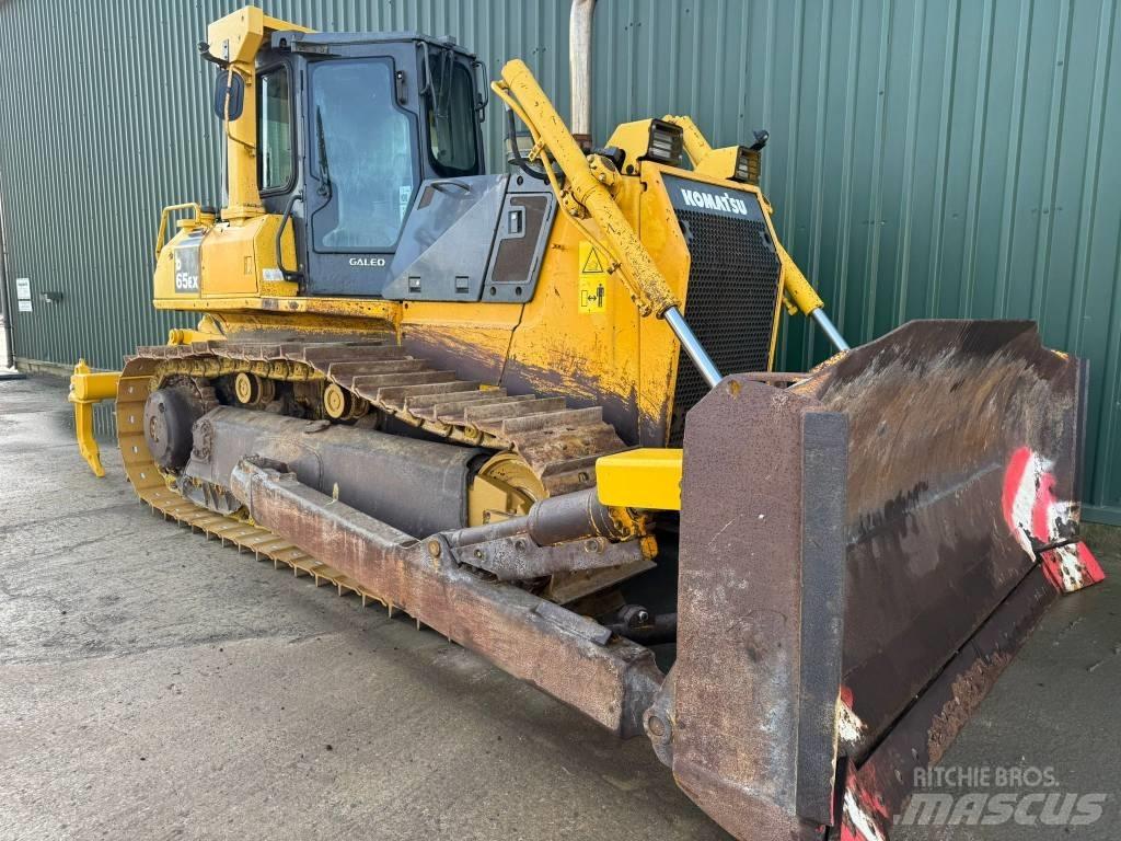 Komatsu D65EX-15 Pásové dozery