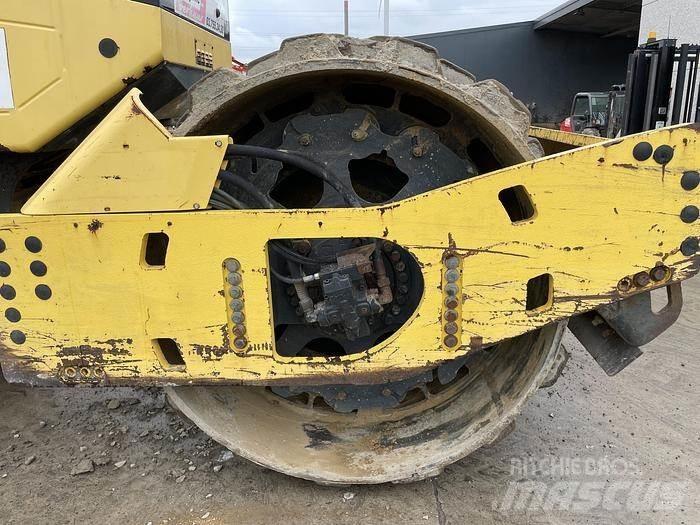 Bomag BW213DH-4 Tahačové válce