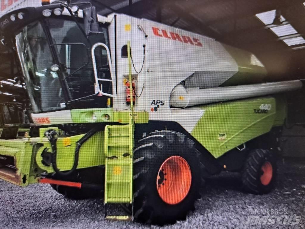 CLAAS Tucano 440 Sklízecí mlátičky