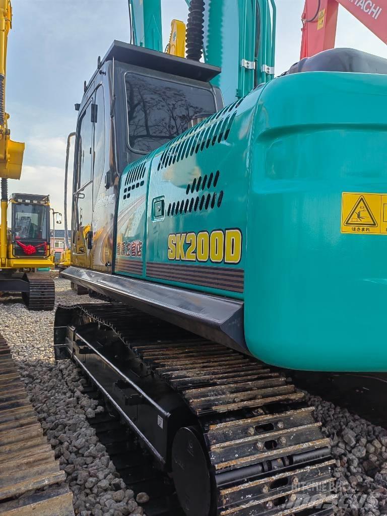Kobelco SK 200D Midi rýpadla 7t - 12t