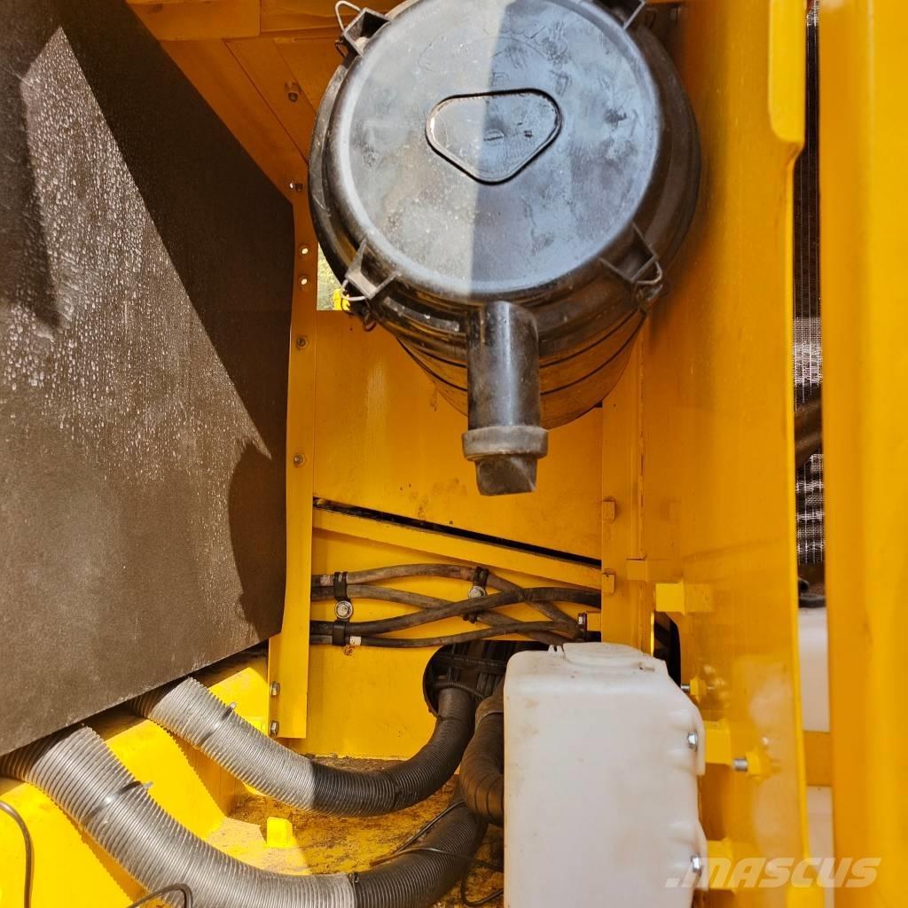 Komatsu PC 200-8 Pásová rýpadla