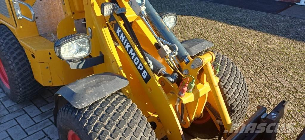 Knikmops KM 130 Mininakladače