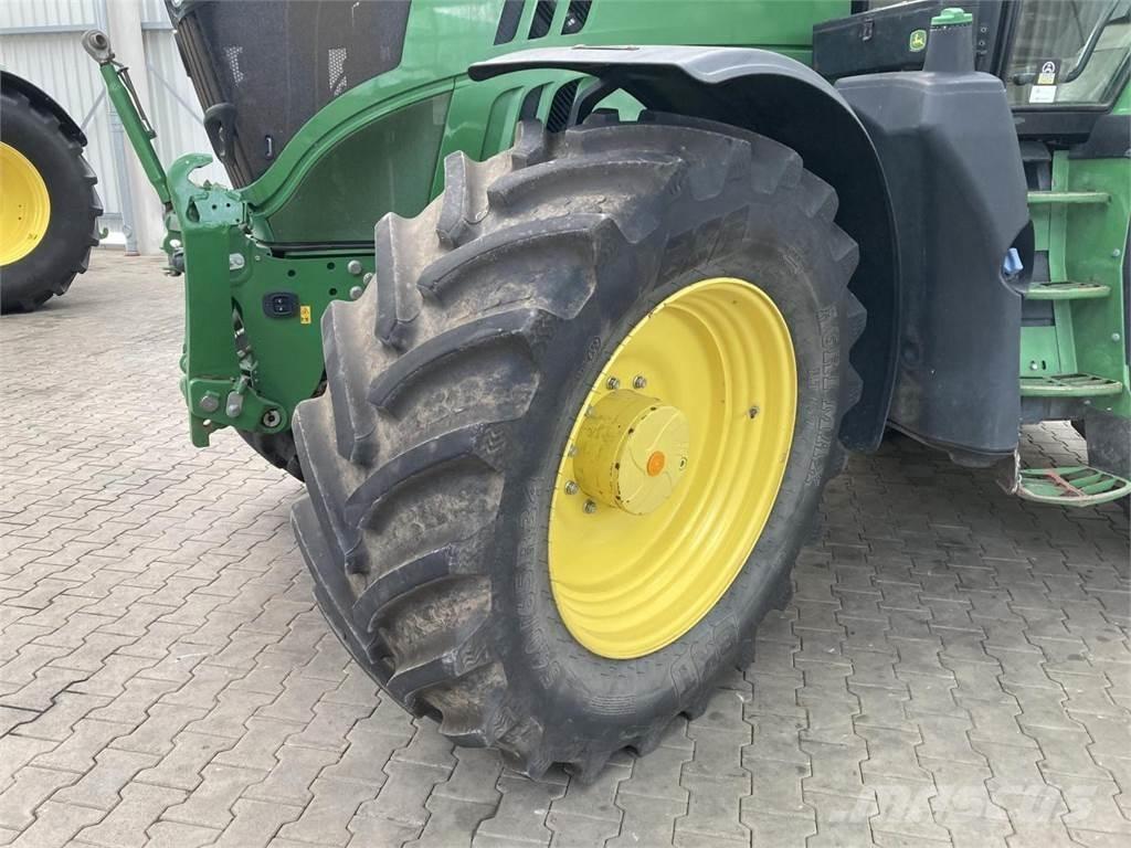 John Deere 6195R Traktory