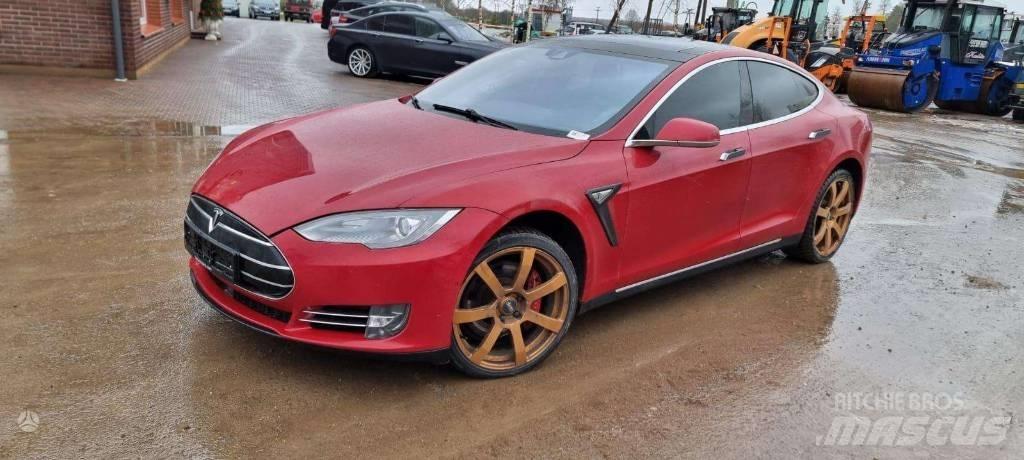 Tesla Model S P85D Osobní vozy
