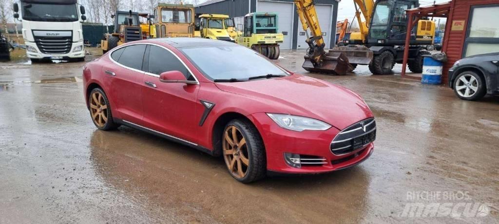 Tesla Model S P85D Osobní vozy