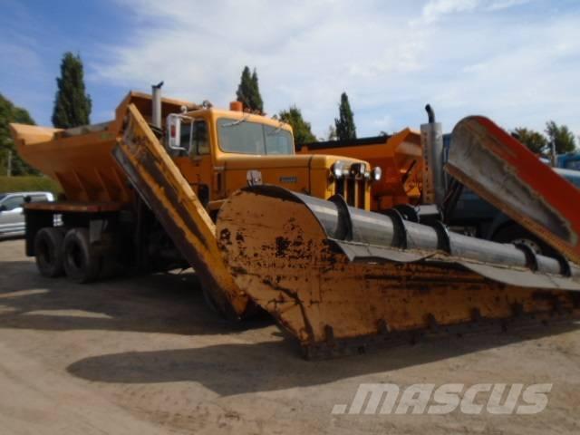 International 5070 Sněžné pluhy, přední sněhové radlice