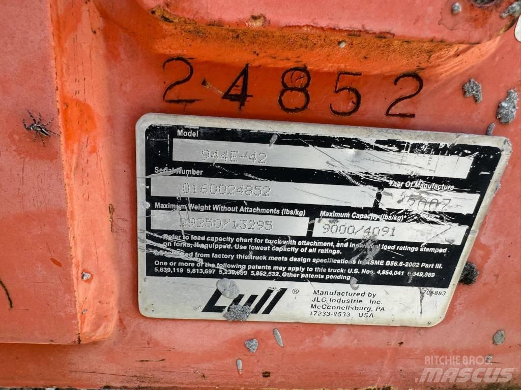 JLG 944 E-42 Teleskopické manipulátory