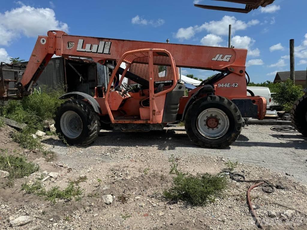 JLG 944 E-42 Teleskopické manipulátory