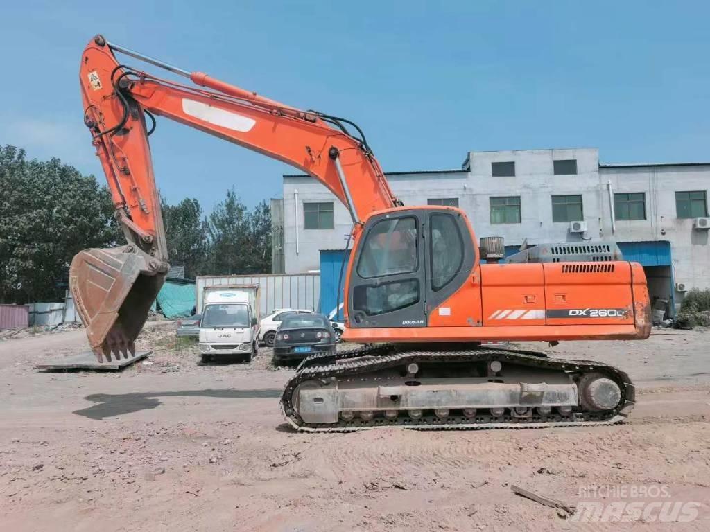Doosan DX260 Pásová rýpadla
