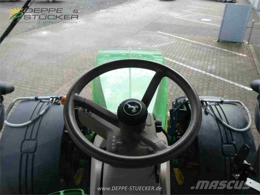 John Deere 8310R Traktory