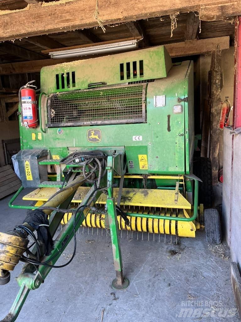 John Deere 578 Lis na válcové balíky