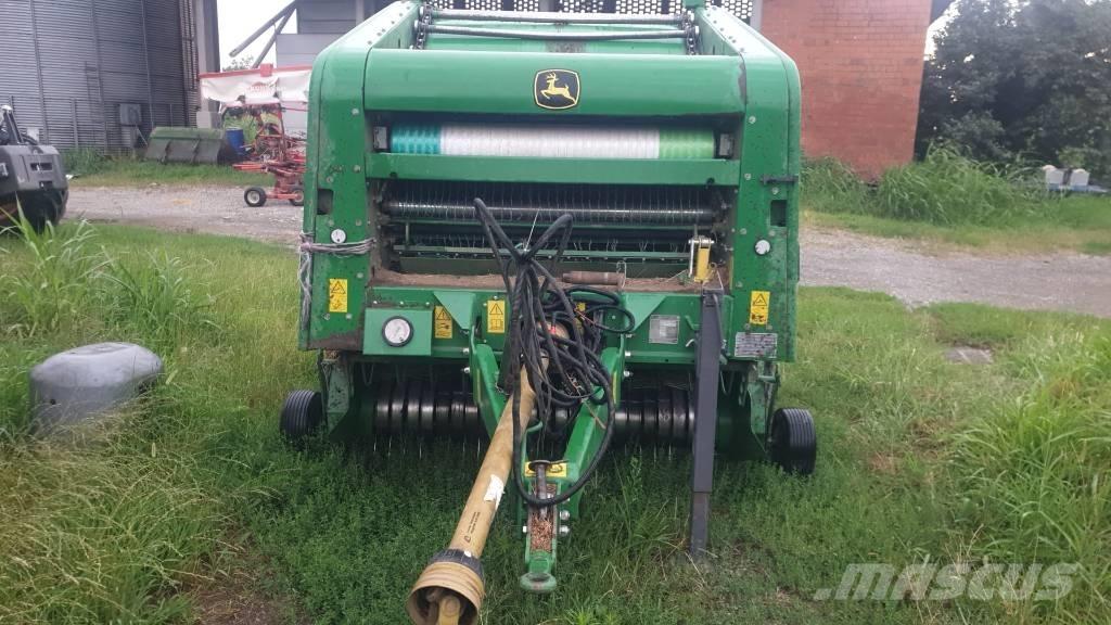 John Deere F 450 Lis na válcové balíky