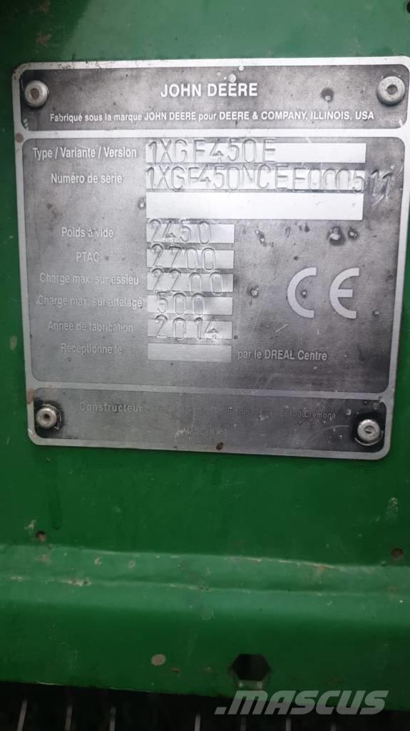 John Deere F 450 Lis na válcové balíky