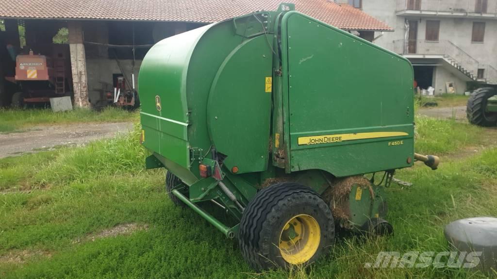 John Deere F 450 Lis na válcové balíky