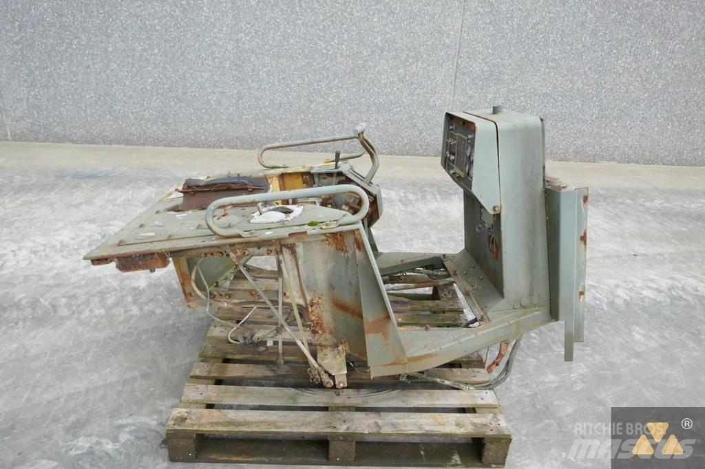 CAT 6T-3309 Kabiny a interiér