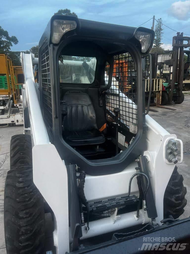 Bobcat S570 Smykem řízené nakladače