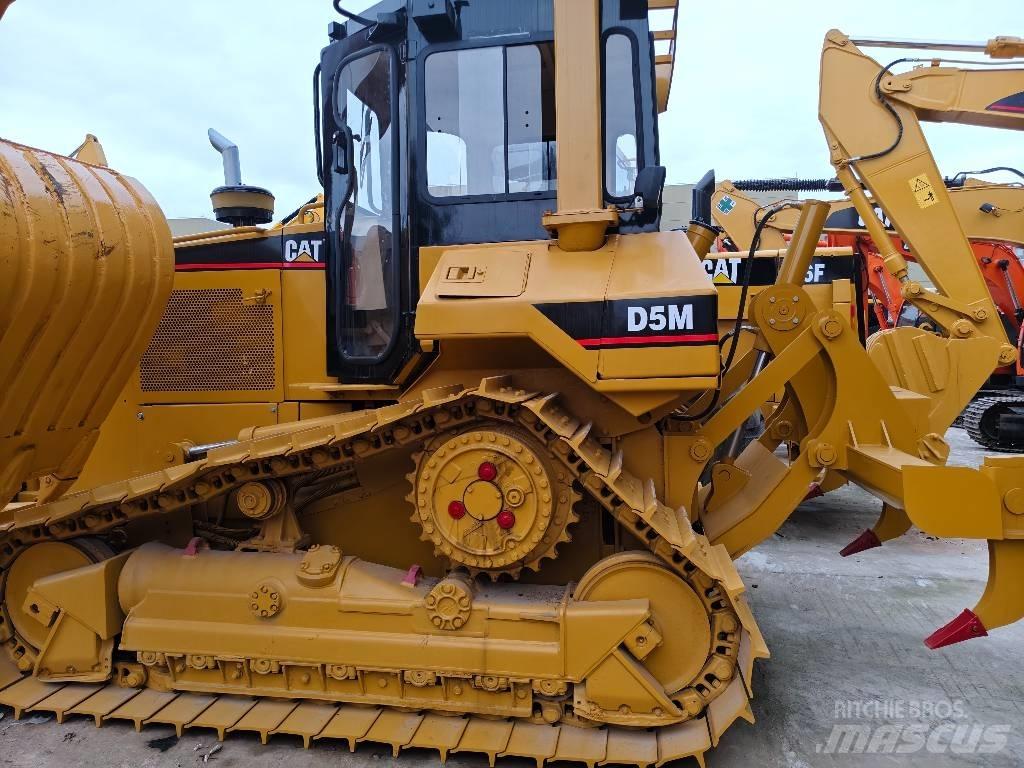 CAT D 5 M Pásové dozery