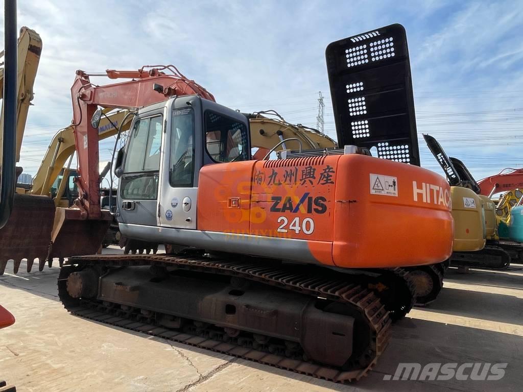 Hitachi ZX 240 Pásová rýpadla