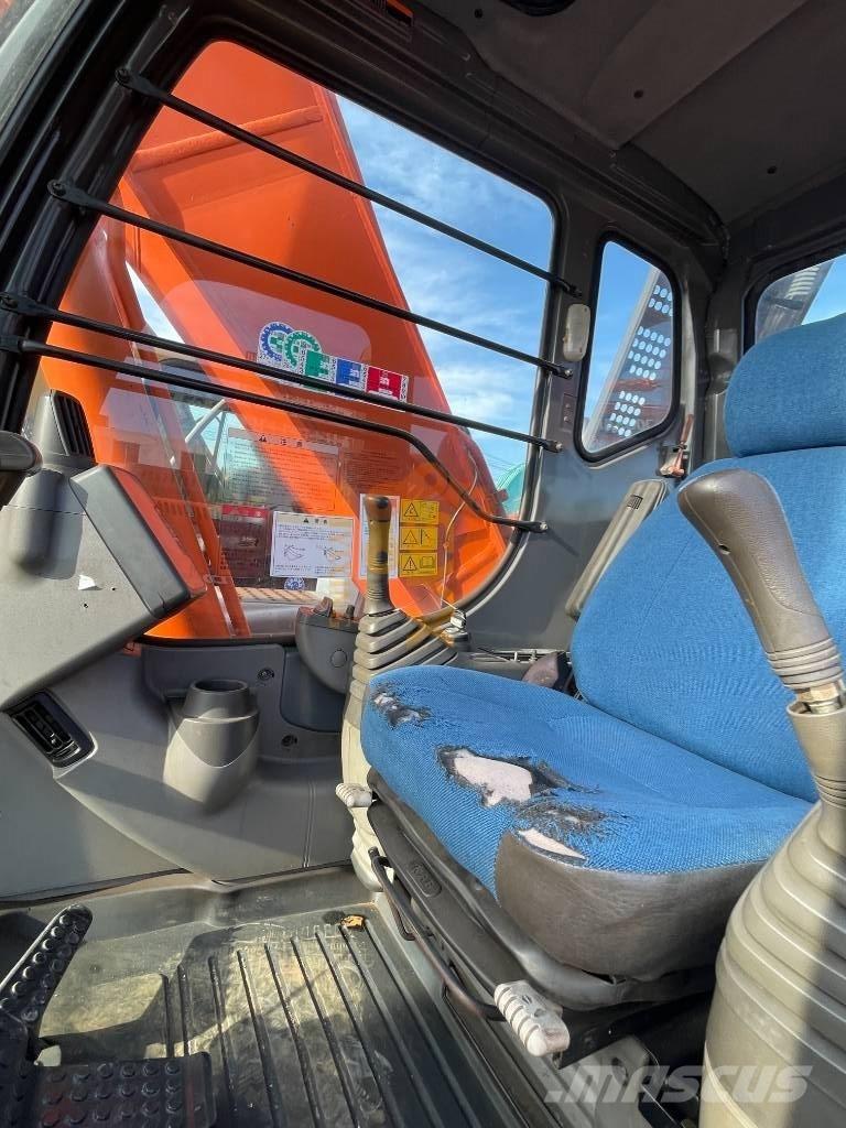 Hitachi ZX 240 Pásová rýpadla