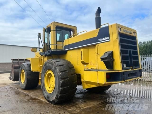Komatsu WA 600-1 Kolové nakladače