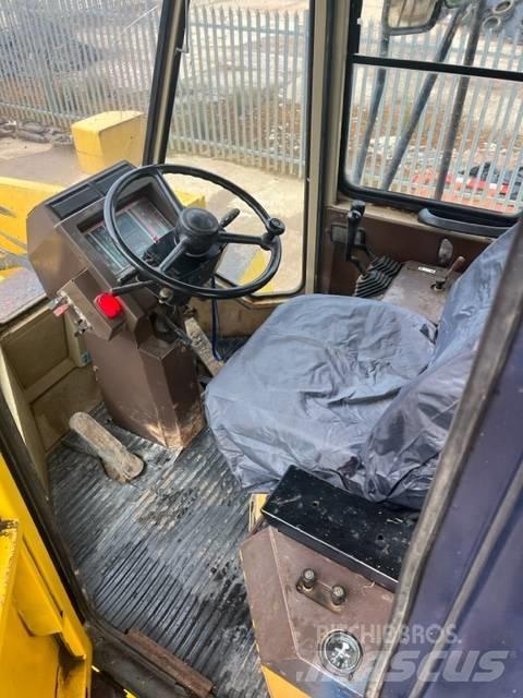 Komatsu WA 600-1 Kolové nakladače