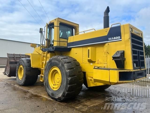 Komatsu WA 600-1 Kolové nakladače