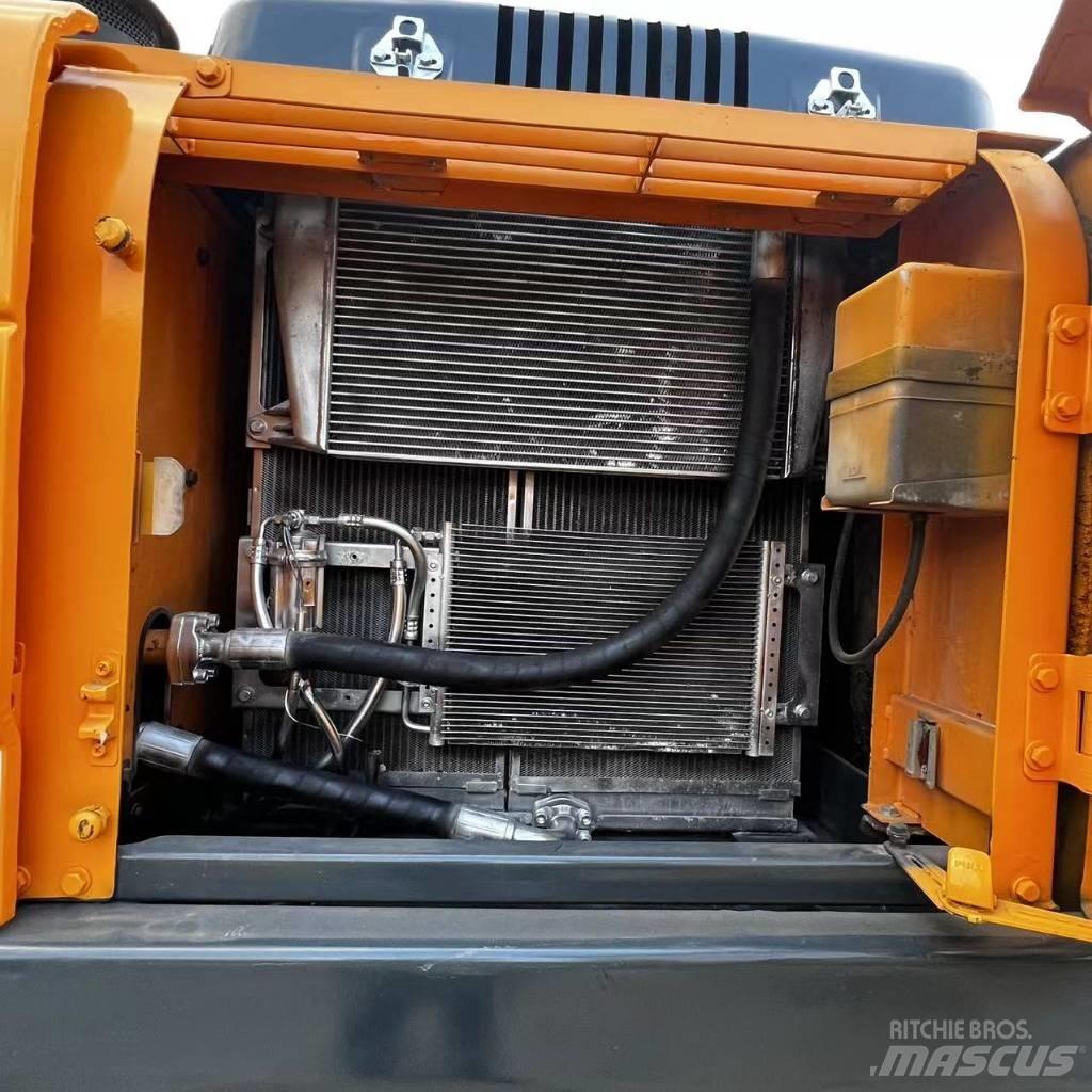 Hyundai R220-9S Pásová rýpadla