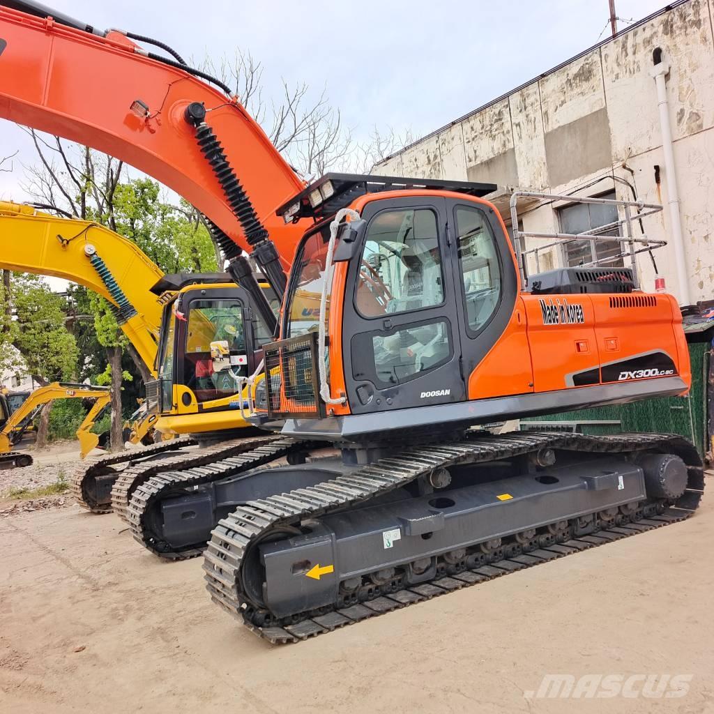 Doosan DX 300 Pásová rýpadla