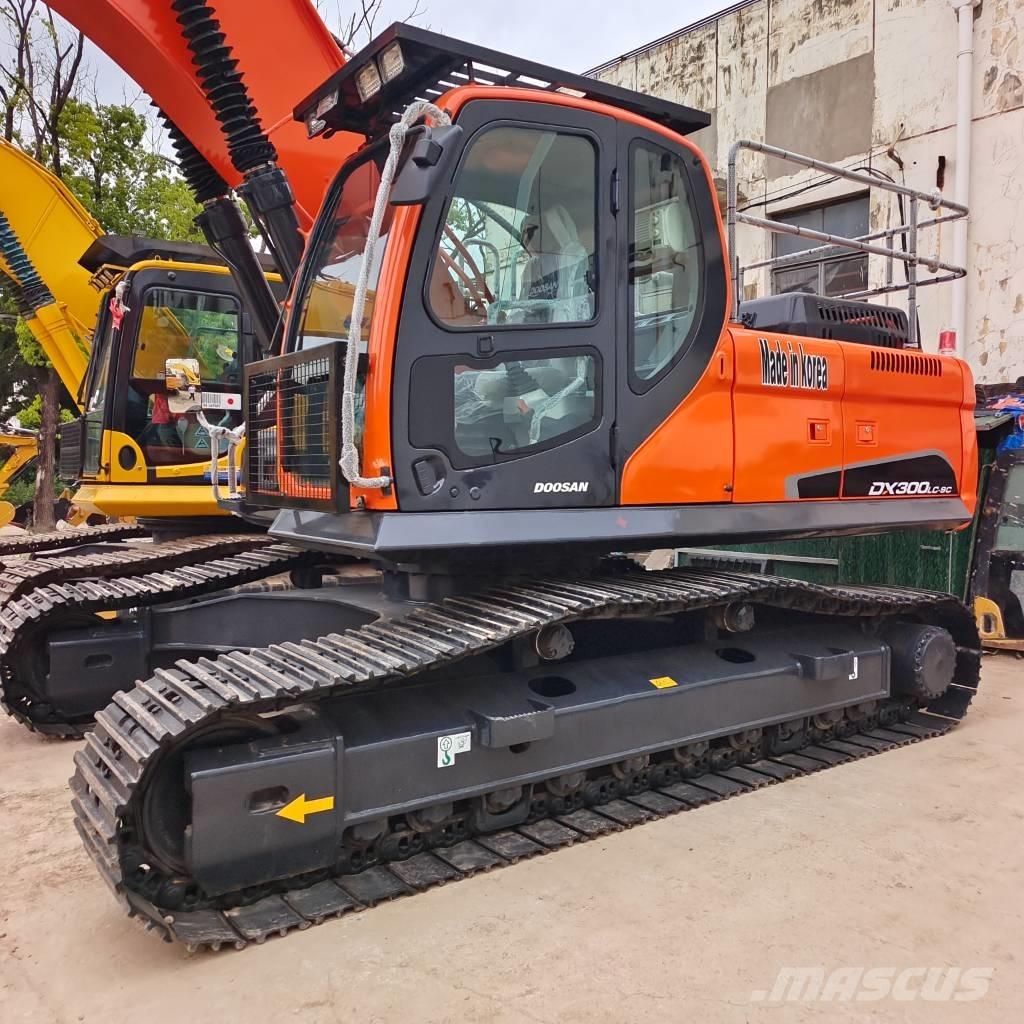 Doosan DX 300 Pásová rýpadla