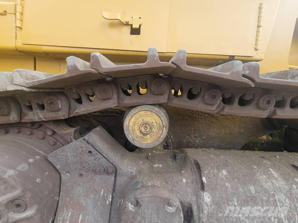 CAT 973 Pásové nakladače