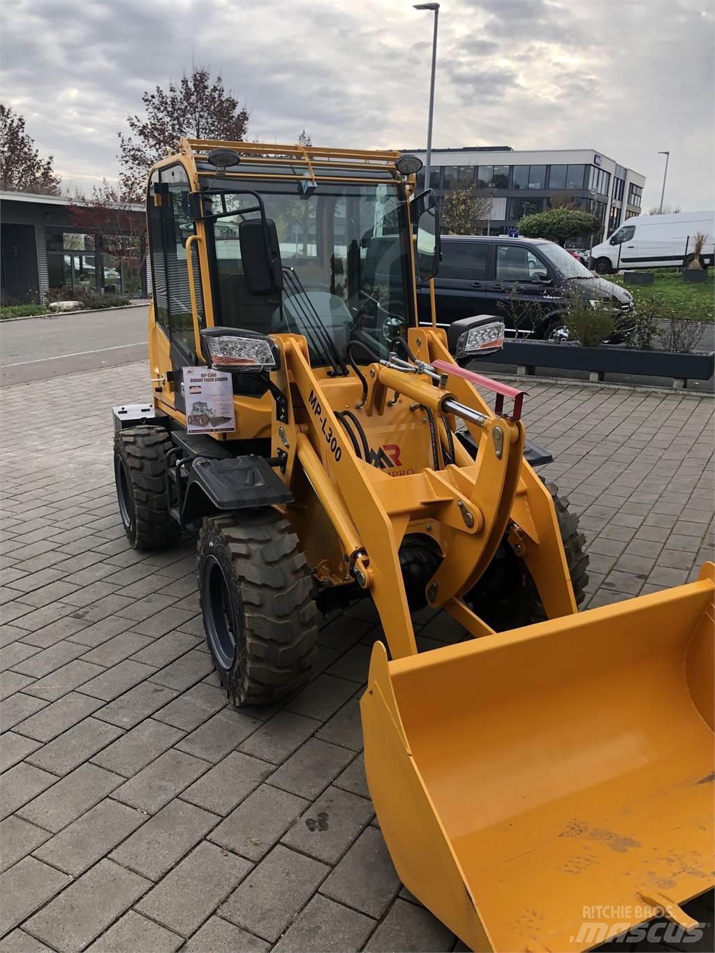  MP-l300 ( Machpro ) Kolové nakladače