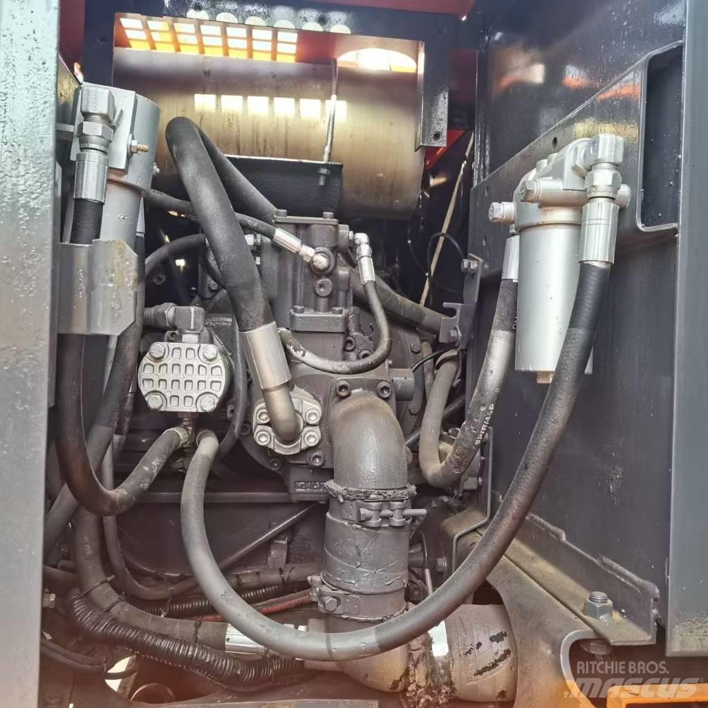 Hitachi EX 100 W D Kolová rýpadla