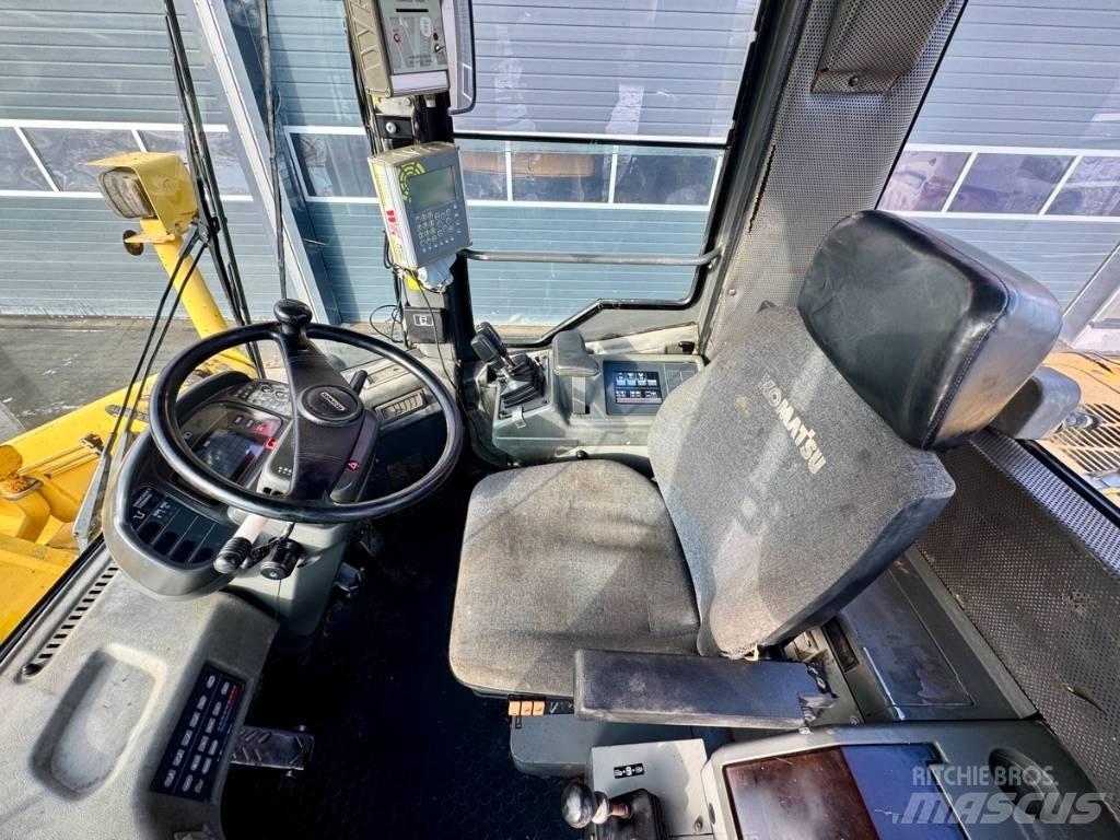 Komatsu WA 470-3H Kolové nakladače