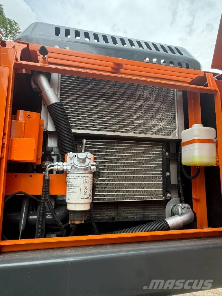 Develon DX 225 LCA Midi rýpadla 7t - 12t