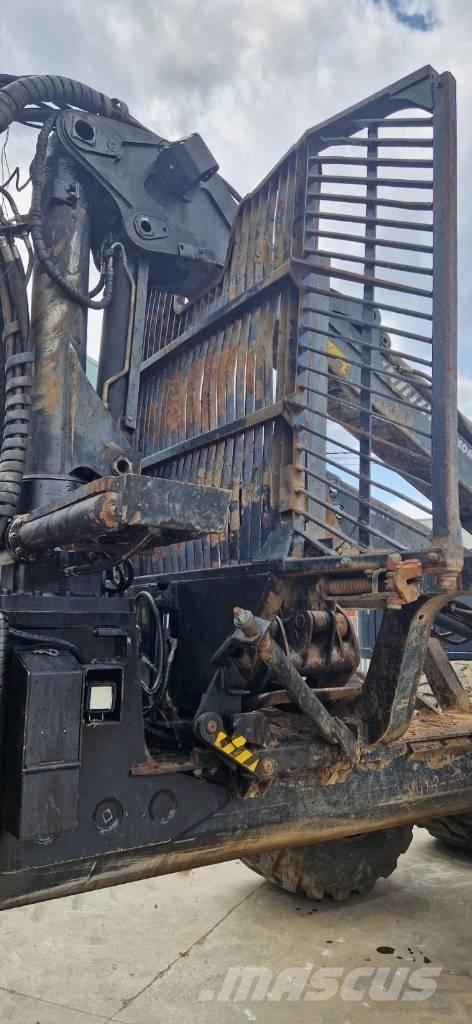 Komatsu 895 Vyvážecí traktory