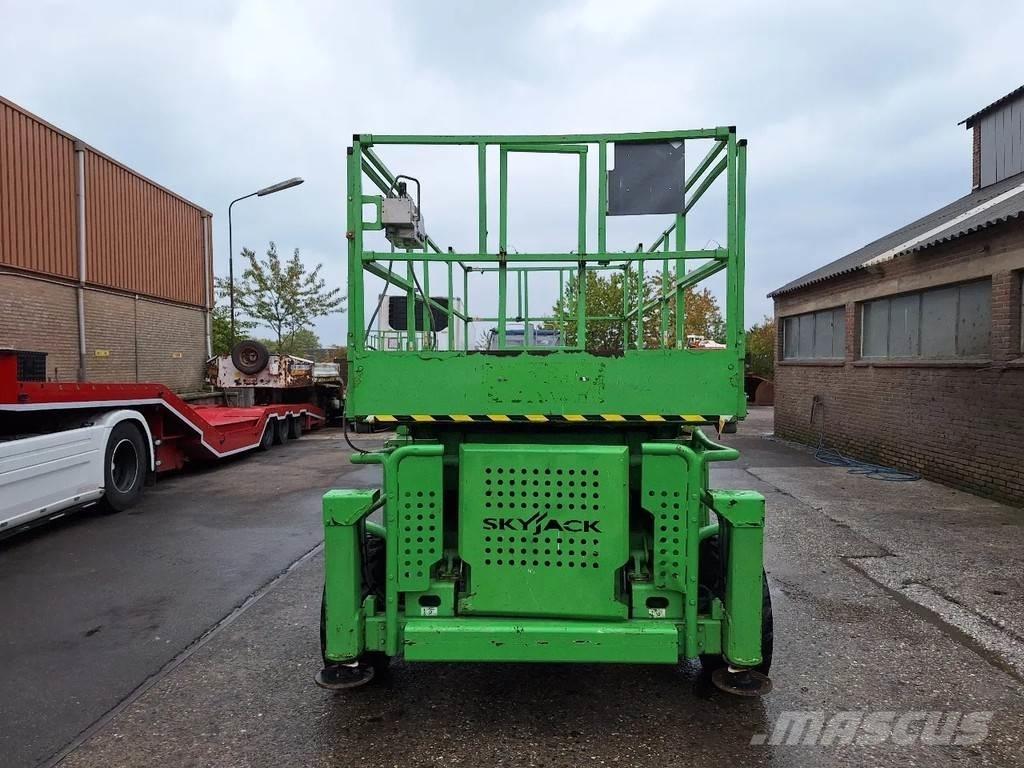 SkyJack SJ-8831 Nůžková zvedací plošina