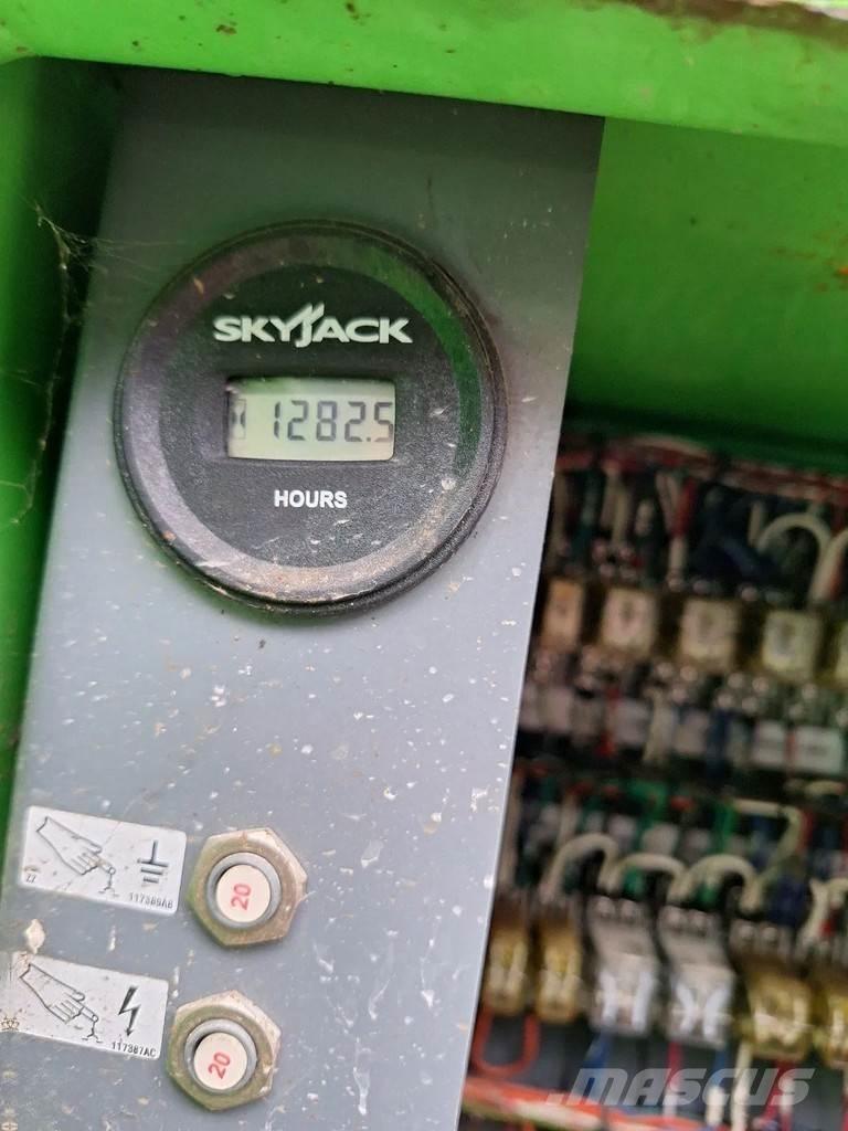 SkyJack SJ-8831 Nůžková zvedací plošina