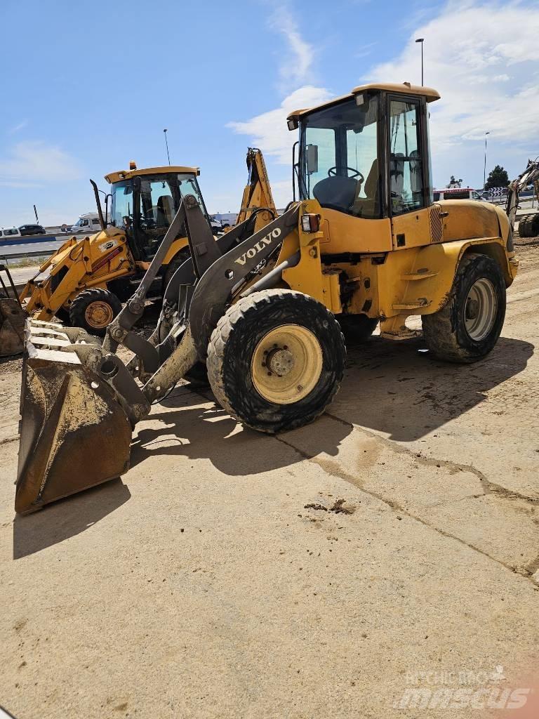 Volvo L 40 Kolové nakladače
