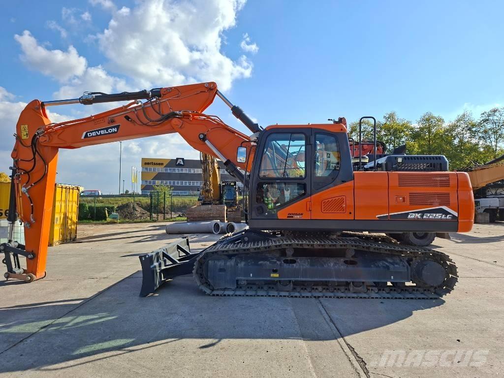 Develon DX 225 LC-7 Pásová rýpadla
