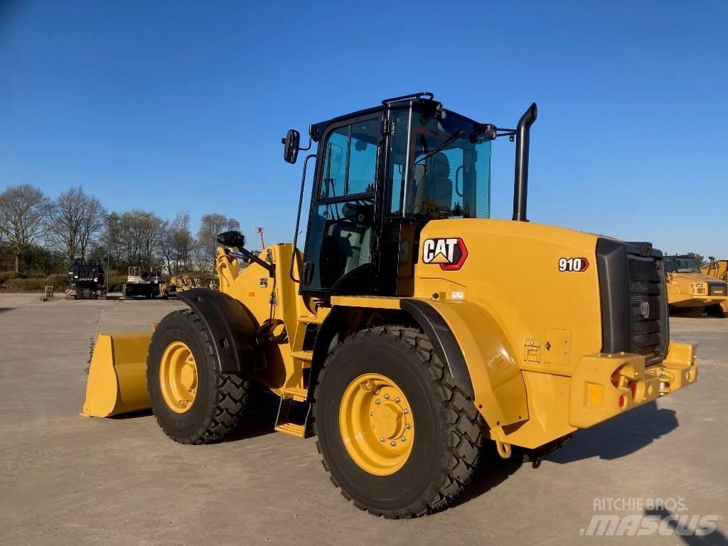 CAT 910 Kolové nakladače