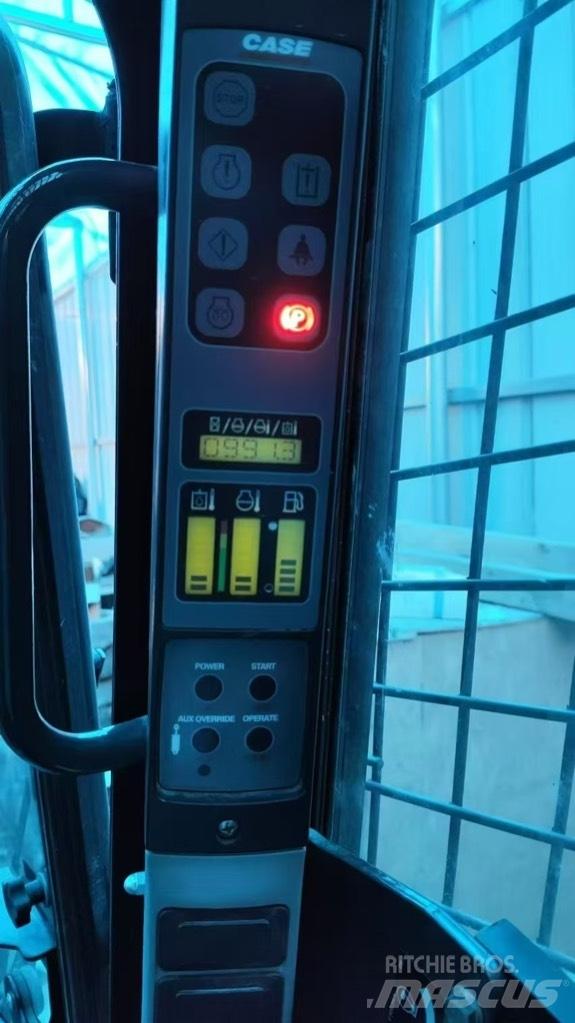 CASE SR 175 Smykem řízené nakladače
