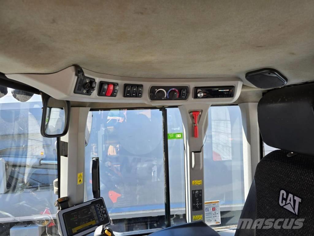 CAT 926M Kolové nakladače