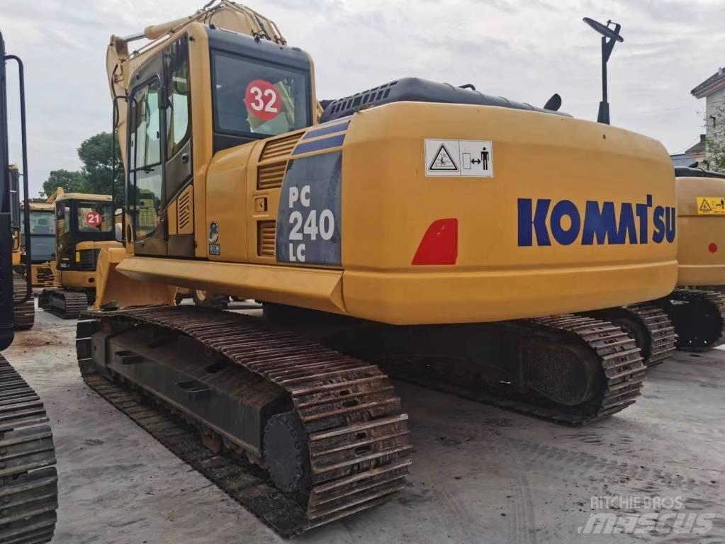 Komatsu PC 240-8 Pásová rýpadla