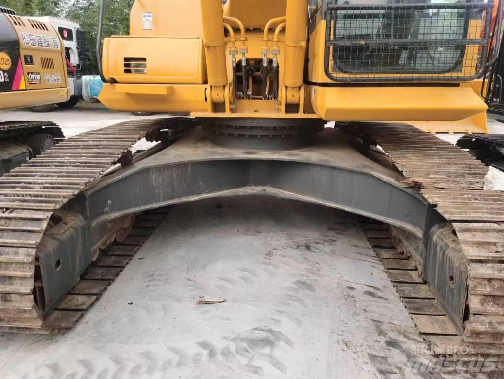 Komatsu PC 240-8 Pásová rýpadla