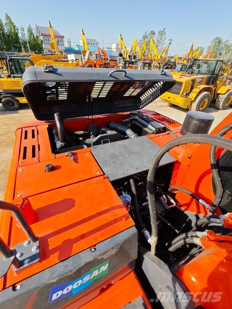 Doosan DX 225 LC Pásová rýpadla