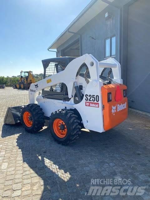 Bobcat S 250 Smykem řízené nakladače